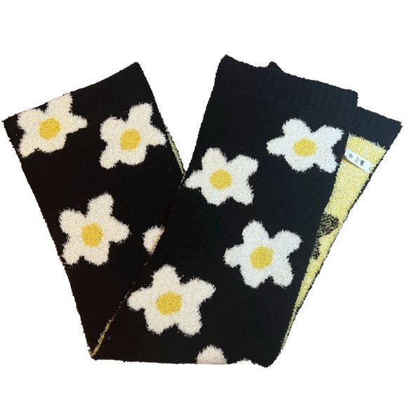 BP Nordstrom NWOT‎ Black Fuzzy Daisy Scarf - Picture 1 of 4